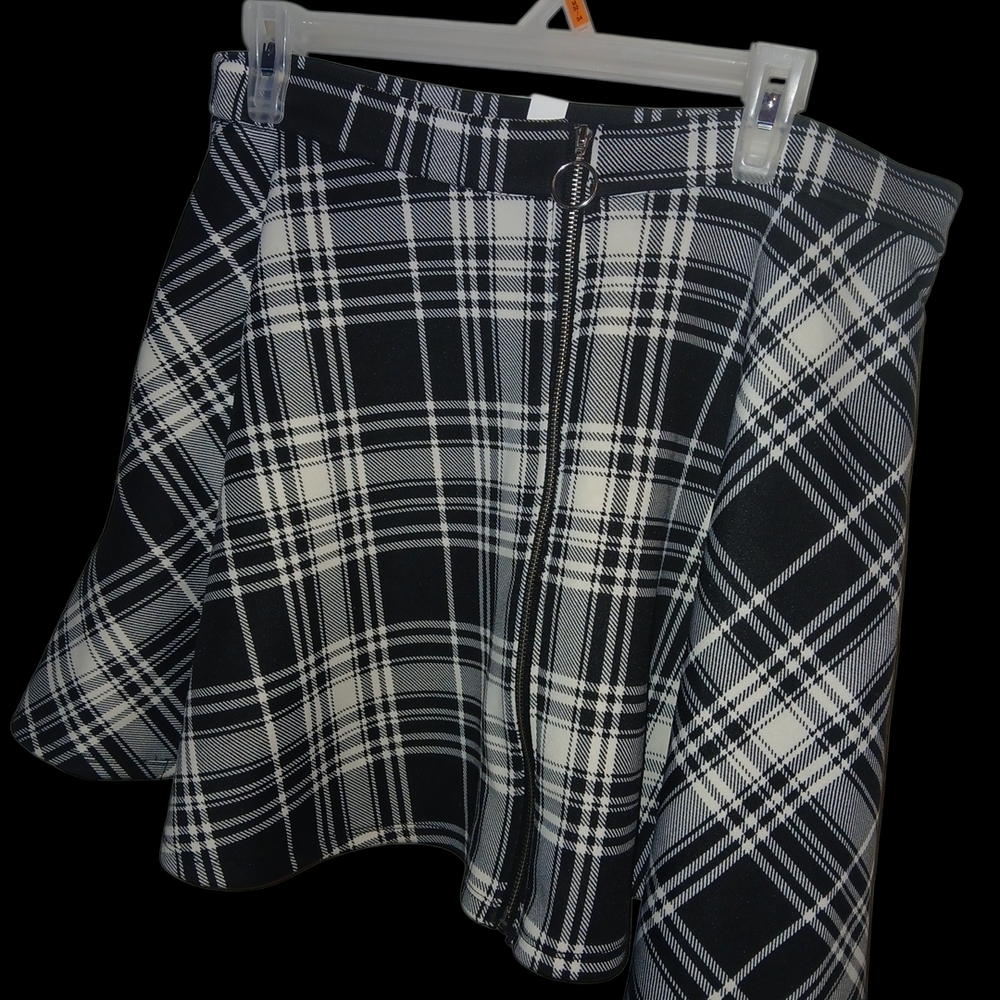 Hot Topic Black and White Plaid Skater Skirt